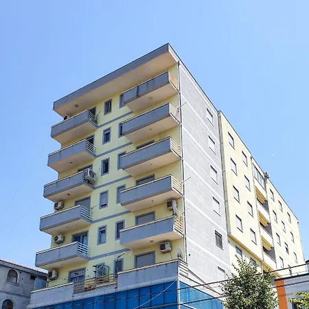 Near Cathedral And Center Apartment *